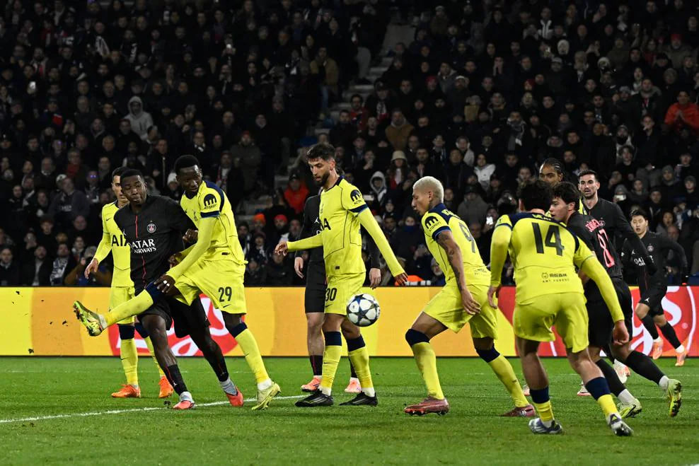 PSG vs Tottenham (03:00 &#8211; 27/11)